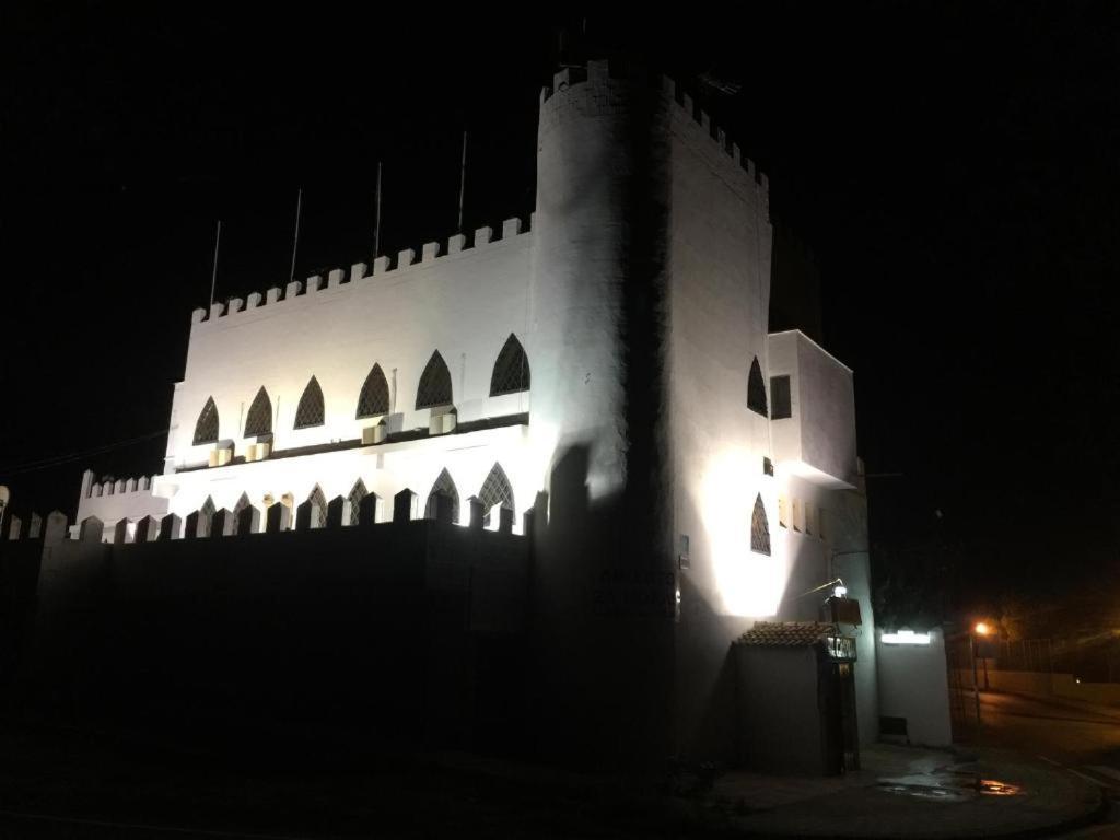 El Castillo Alcalá de Guadaira Exteriér fotografie